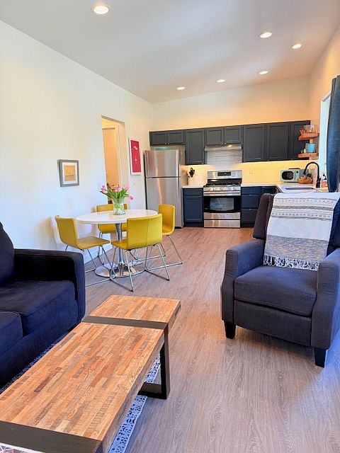 1st image of 61554 Oakwood Pl #2