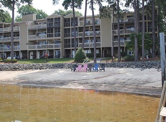 Harborgate offers a nice beach.