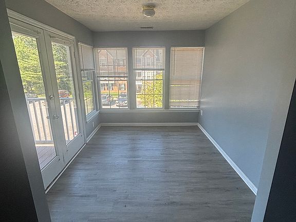4th image of 901 Woodbridge Ct Unit F