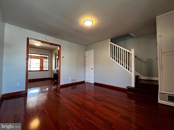 4th image of 1171 Summit St NE