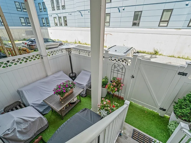 340 Meridian St #1 — Photo 15