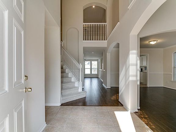 3rd image of 5547 Poplar Terrace Ln