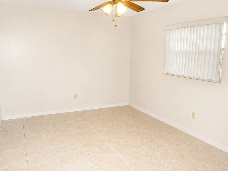 417 E Livingston St — Photo 4