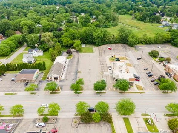 11319 S Saginaw St, Grand Blanc, MI 48439