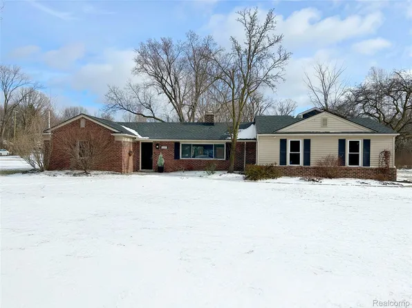 16042 Hummel Dr, Beverly Hills, MI 48025