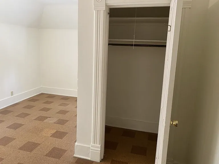 512 W University Ave — Photo 13