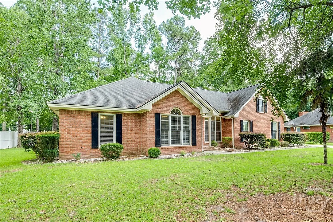 4 bed, 2.0 bath, 2331 sqft, $2,475 — Photo 4