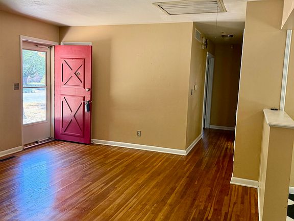 4th image of 1805 N Woodrow Ct