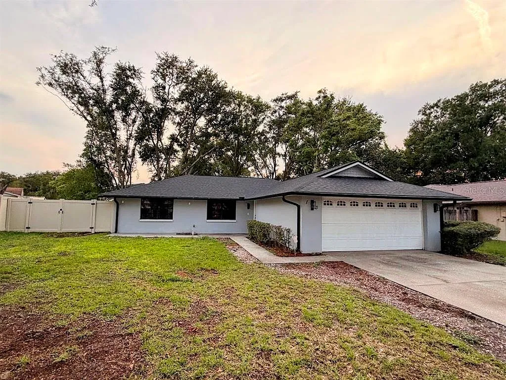 3 bed, 2.0 bath, 1432 sqft, $2,300 — Photo 1