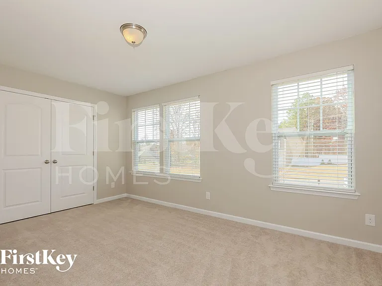 8008 April Ln — Photo 13