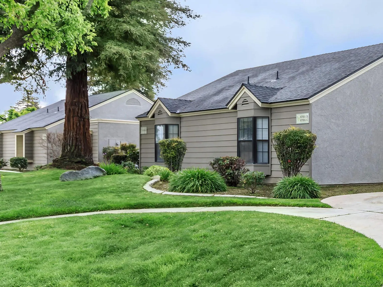 Laurelwood West Villas — Photo 4