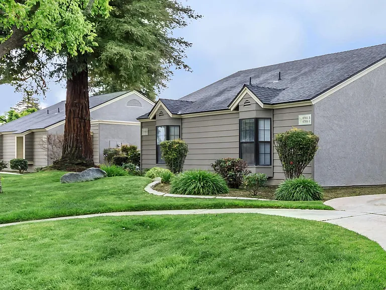 Laurelwood West Villas — Photo 4