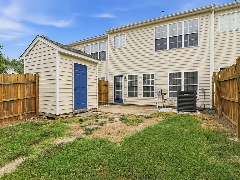 7402 Willow Crossing Ter — Photo 31