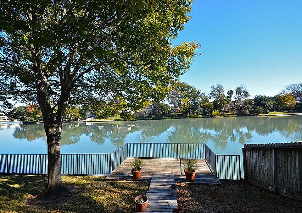 1st image of 311 Lakeside Blvd