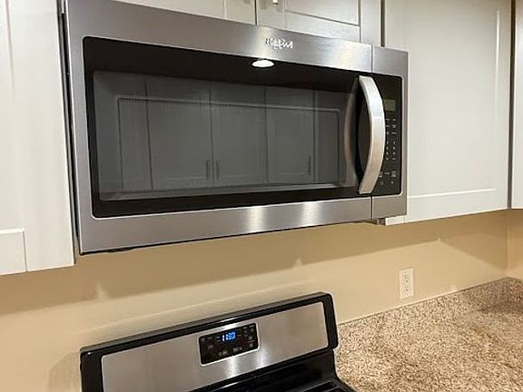 5th image of 7305-7311 Hazeltine Ave #208
