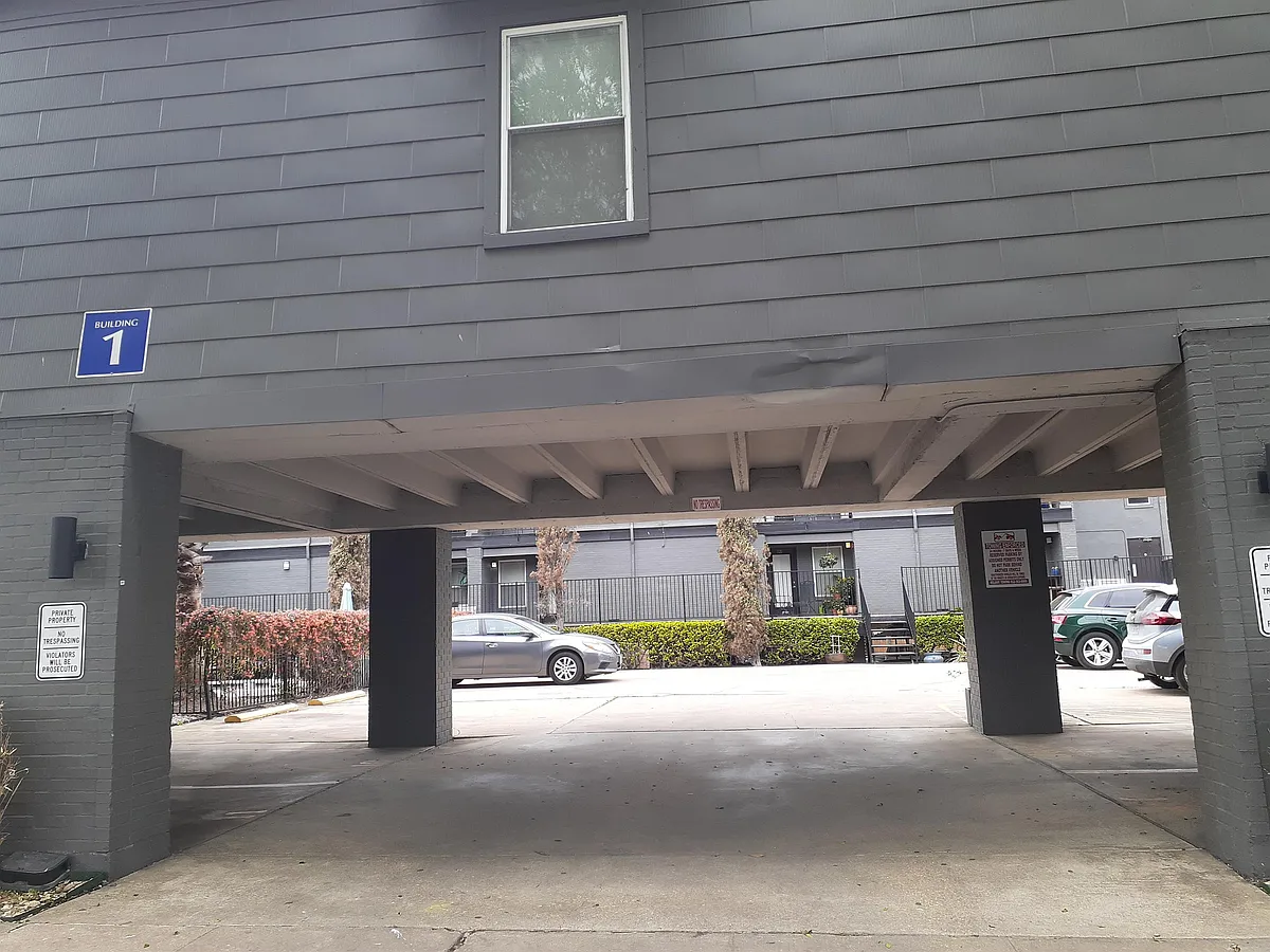 ENTRANCE TO BUILDING #1 - OFF OF SOUTH CONGRESS - 2020 S Congress Ave