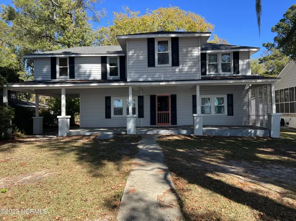 60 Creek Ridge Road, Lake Waccamaw, NC 28450