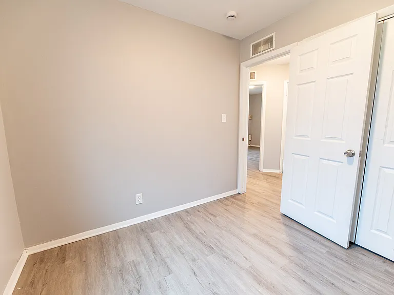 23072 Lauren Ave — Photo 10