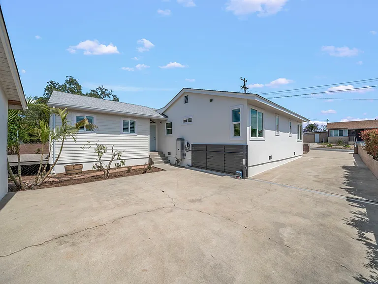 6364 Osler St — Photo 33