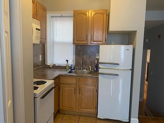 4th image of 729 S 22nd St #2