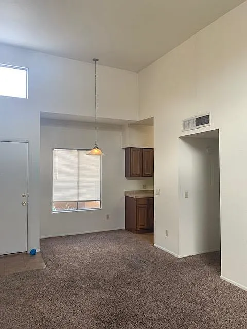 Building Photo - 1810 E Blacklidge Dr #726