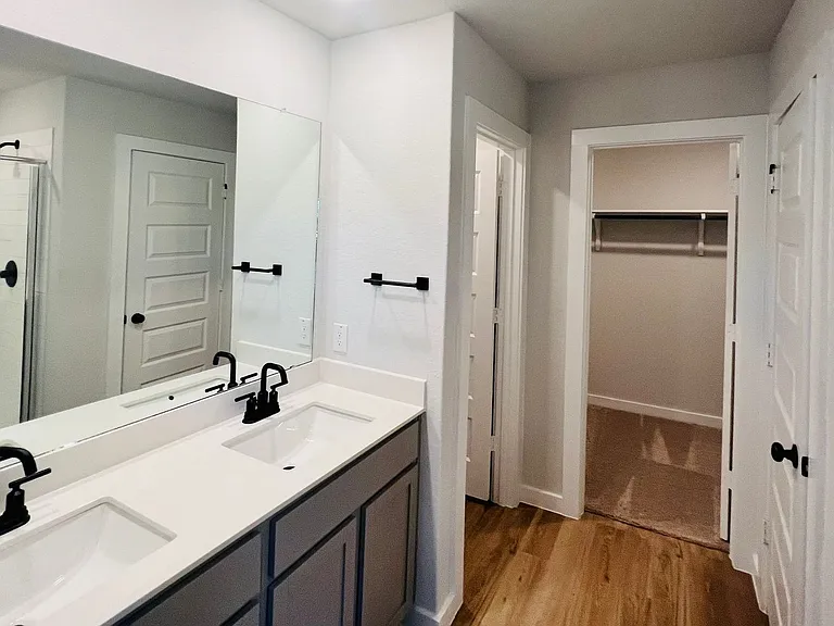 14607 Emerio Dr — Photo 13