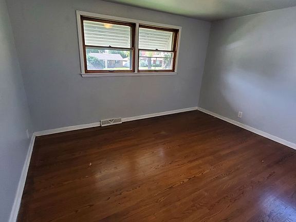 3rd image of 8302-8304 W Grantosa Dr