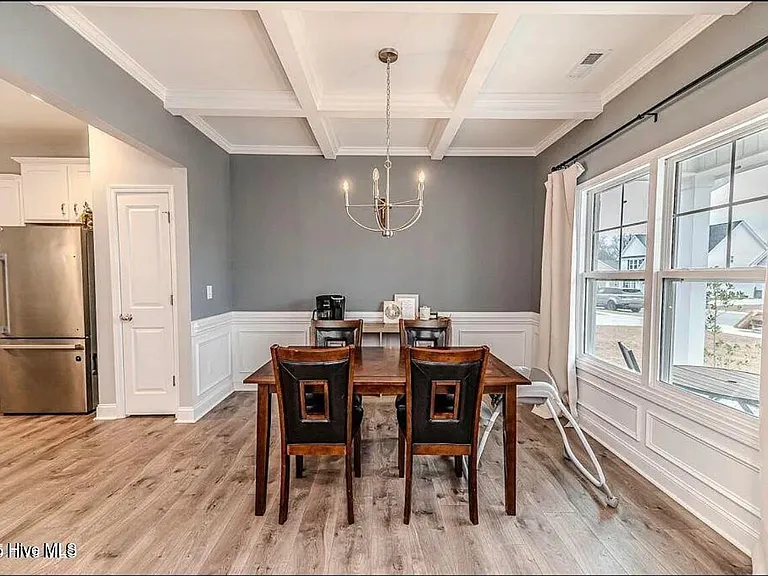 223 Burnside Dr — Photo 3