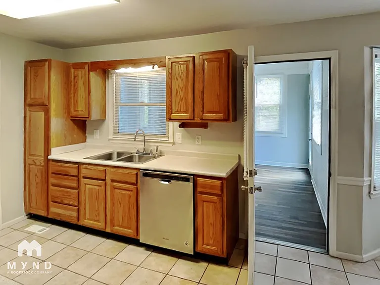 1728 Russet Woods Ln — Photo 3