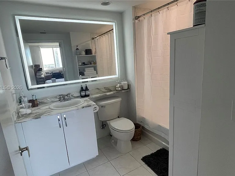 18800 NE 29th Ave #818 — Photo 15