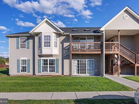 2nd image of 123 Brookland Ct APT 1