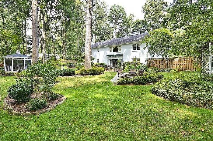 1st image of 302 Chesapeake Dr