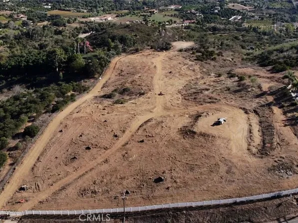 1 Las Palmeras Dr #2, Temecula, CA 92590