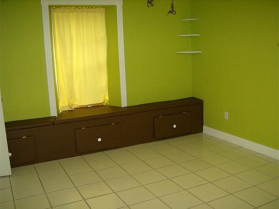 3rd image of 5815 Farwell Dr #5815