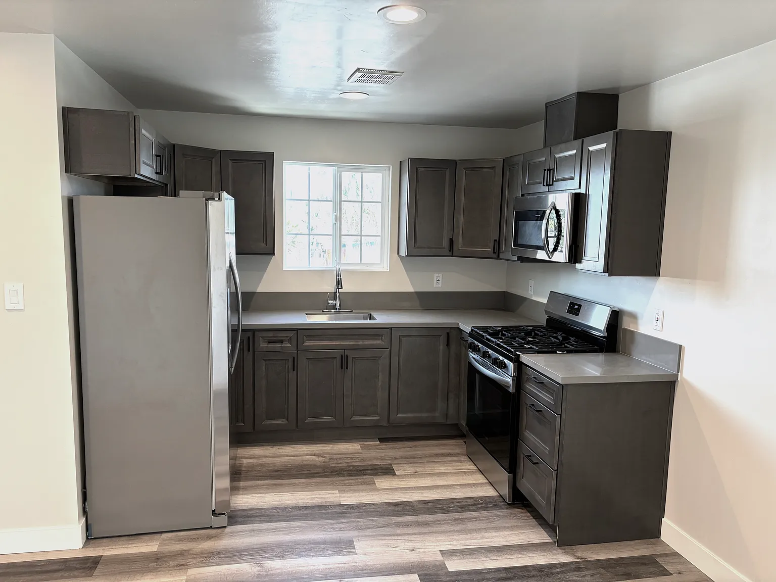 2 bed, 750 sqft, $2,900 — Photo 2
