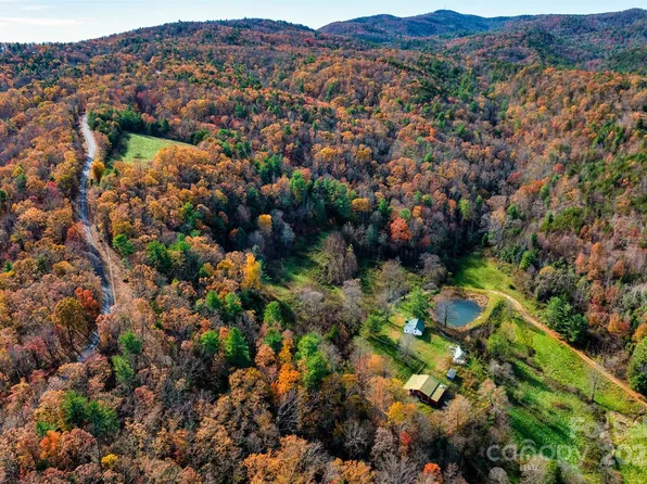 2909 Pine Mountain Dr, Connelly Springs, NC 28612