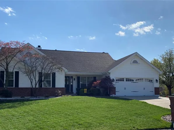 201 Huntleigh Crest Dr, Saint Charles, MO 63303