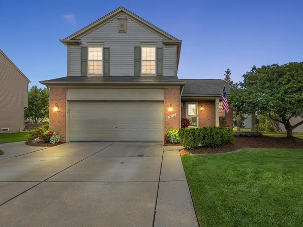 18105 Country Club Dr, Macomb, MI 48042