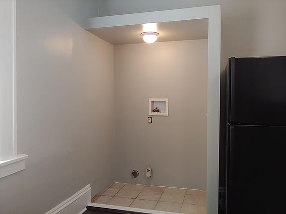 4th image of 310 Park St