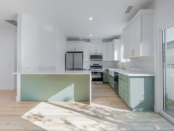4th image of 11490 Erwin St
