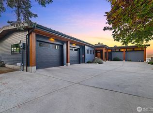 321 E Park Dr, Anacortes, WA