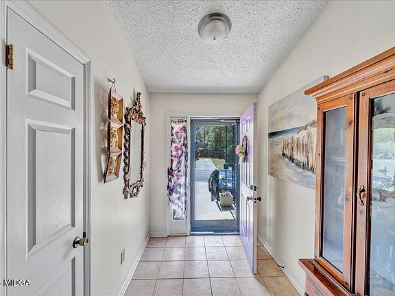 4th image of 122 Wesleyan Way