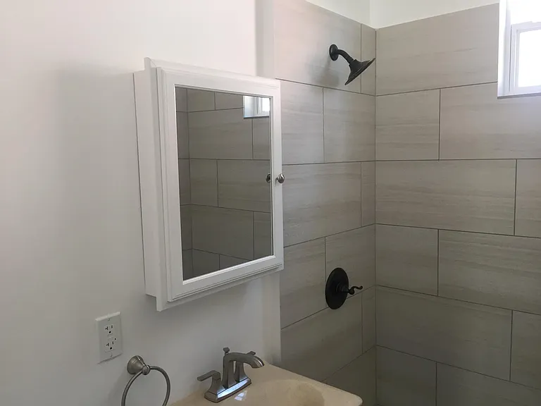 2415 S Ridgeley Dr — Photo 15