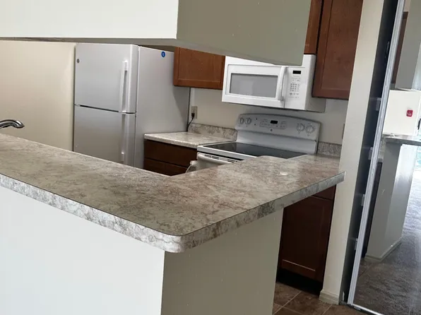 8716 S Wood Creek Dr APT 1, Oak Creek, WI 53154