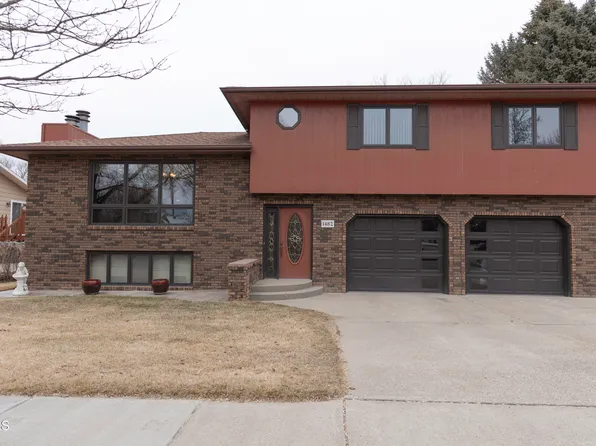 1482 Eastwood St, Bismarck, ND 58504