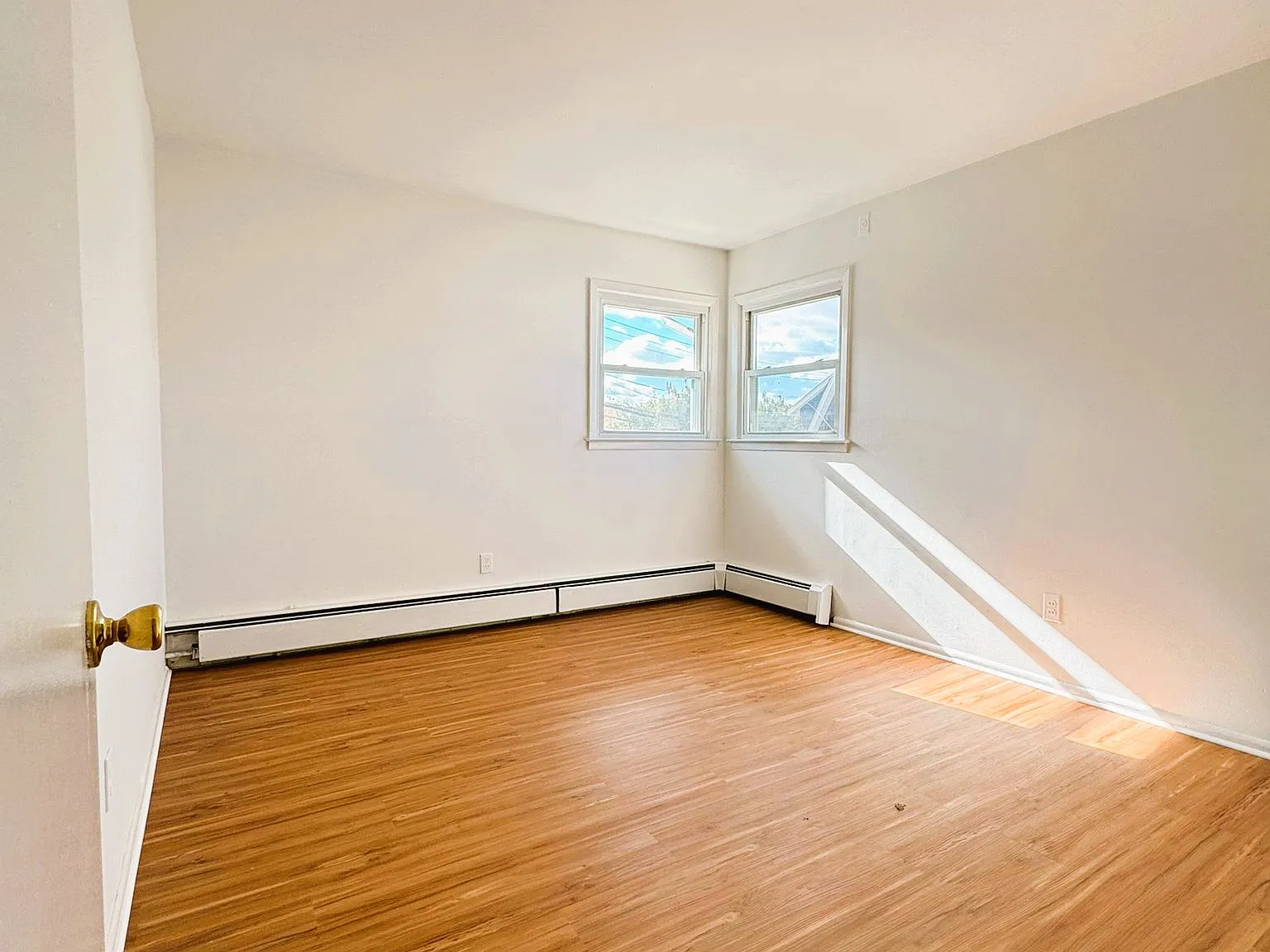 3 bed, 900 sqft, $4,000 — Photo 3