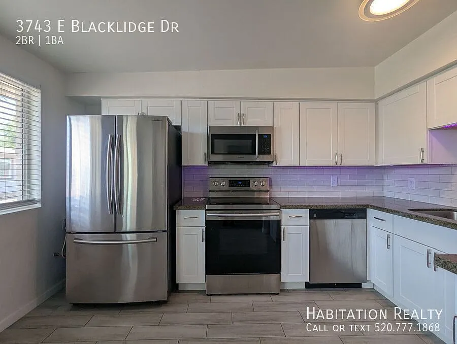 Beautifully renovated 2bd/1bath brick home in central Tucson, with mountain views! — Photo 2