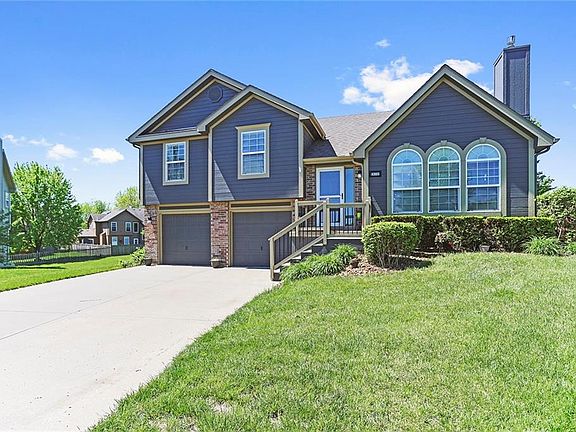 3rd image of 4305 NE 103rd Ct