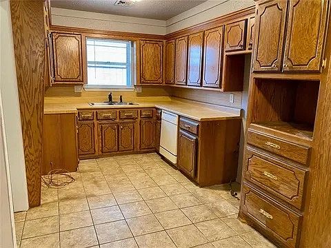 2nd image of 1810 Bellaire Dr