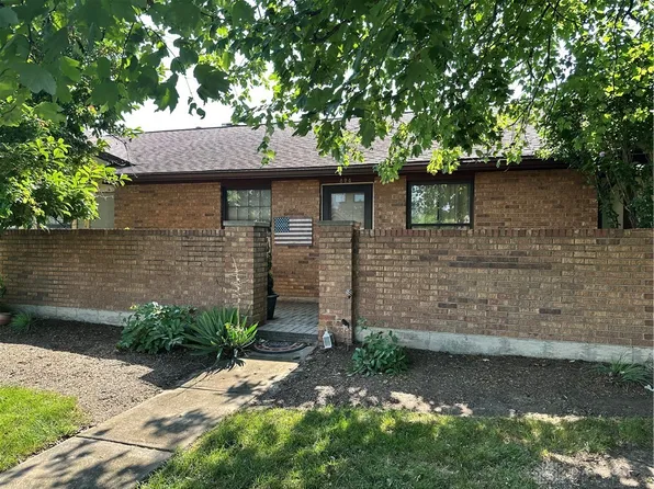 824 Pine Needles Dr, Dayton, OH 45458